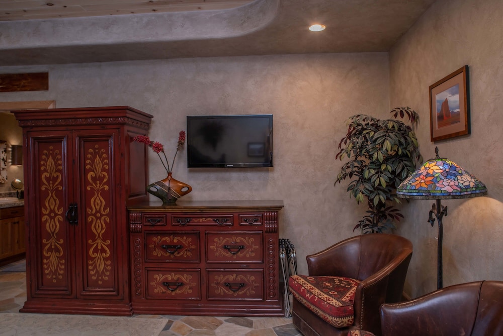Cougar Ridge Resort LLC - photo 17