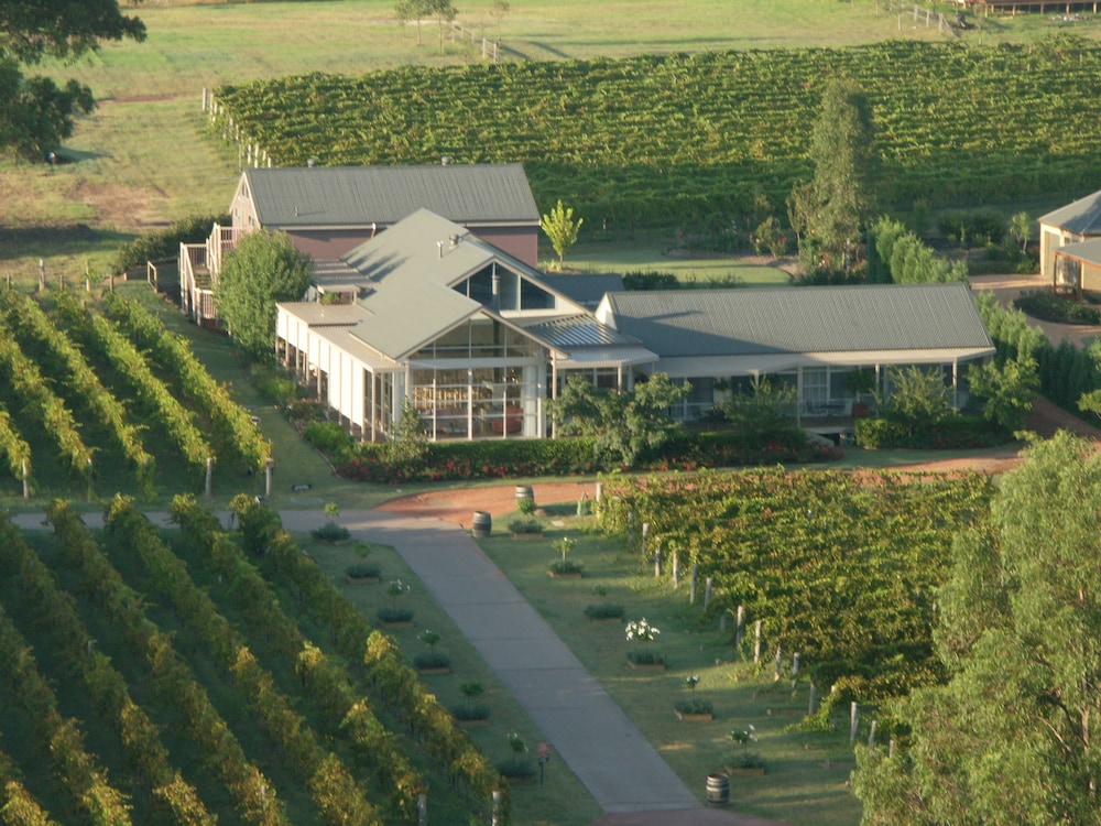 Hunter Valley Cooperage Bed & Breakfast — 5-Star Luxury Hotel in Cessnock, Australia