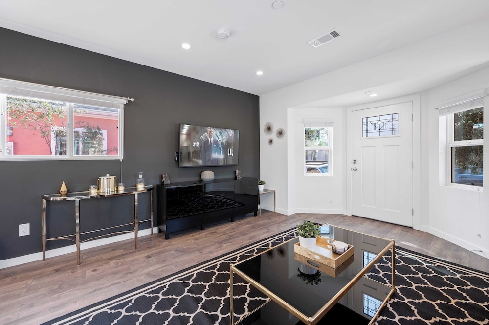 The Gower Street Bungalows by AvantStay - photo 6