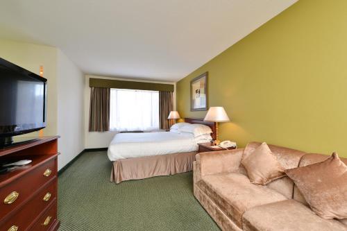 Hawthorn Suites by Wyndham Sacramento - photo 41