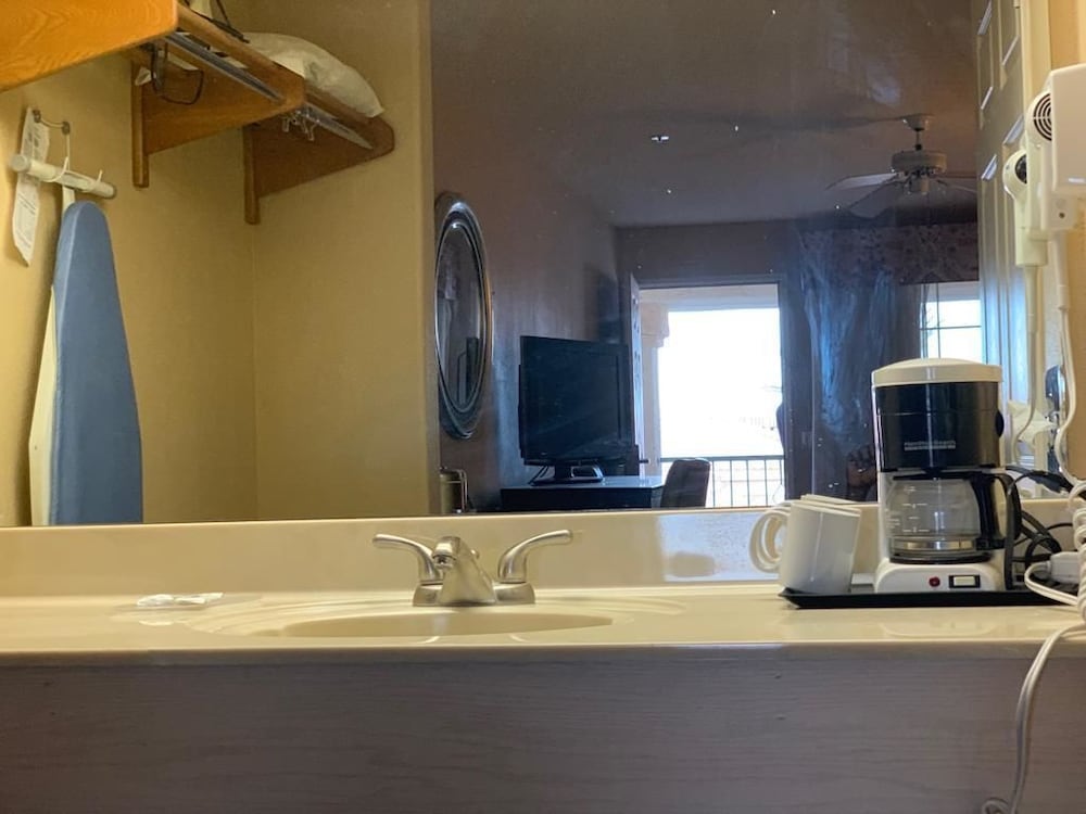 Calipatria Inn And Suites - photo 14