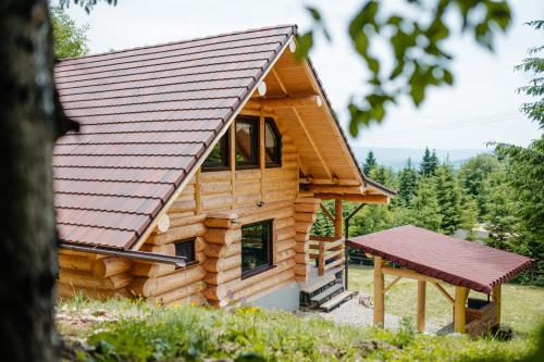 Log Cabin Piricske — 4-Star Luxury Hotel in Ciceu, Romania