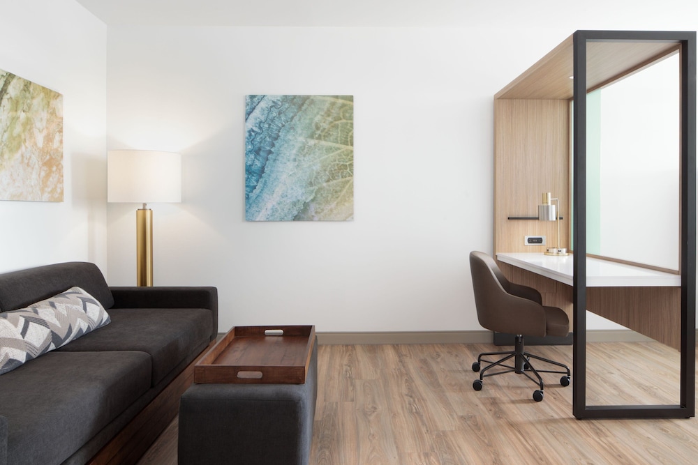SpringHill Suites by Marriott Roanoke North - photo 16