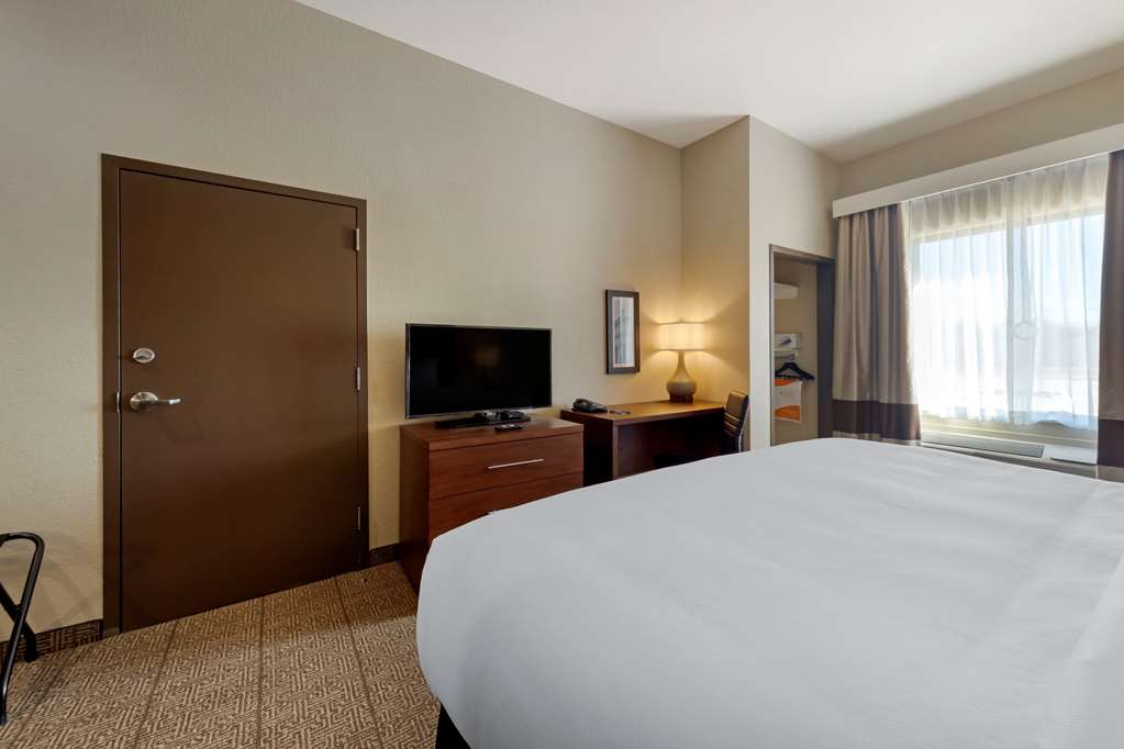 Comfort Inn & Suites Harrah - photo 9