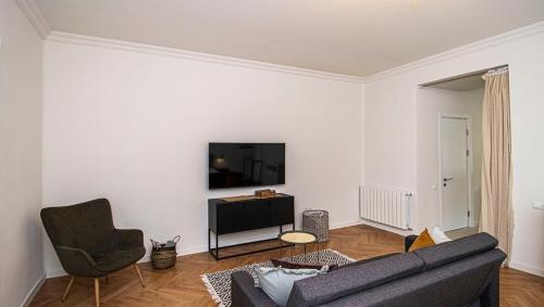 Elegant 1BR Vake Apt for 3 By Wehost