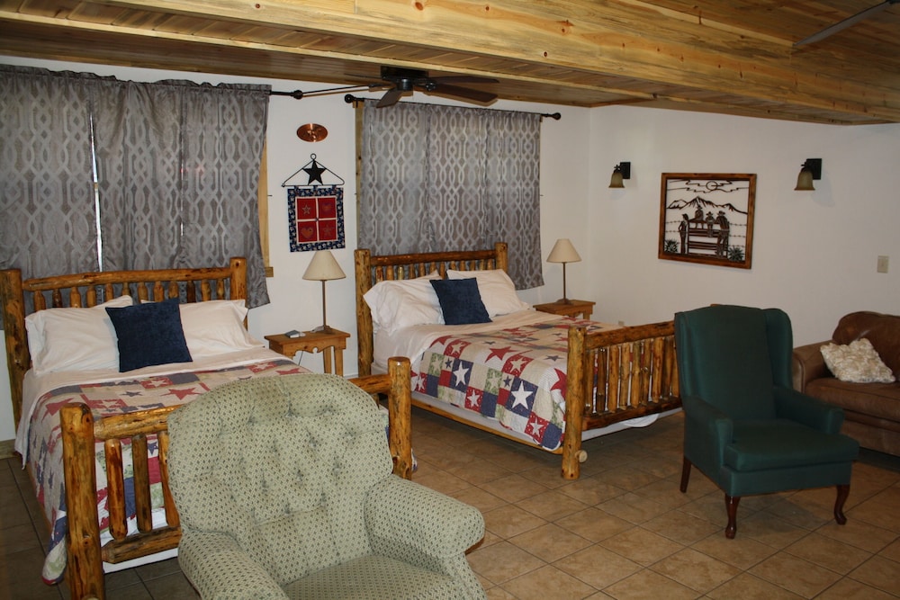 The Historic Wapiti Lodge - photo 7