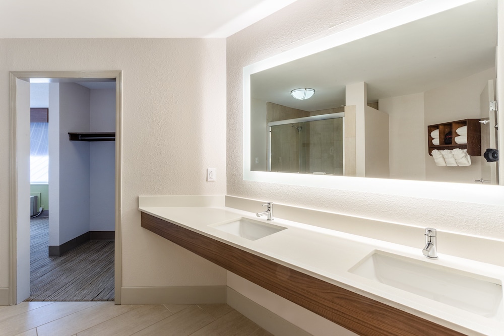 Holiday Inn Express & Suites Scottsburg by IHG - photo 25