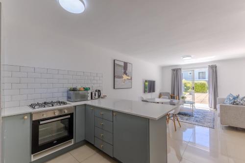 1 Bedroom Apartment With Table Mountain Views