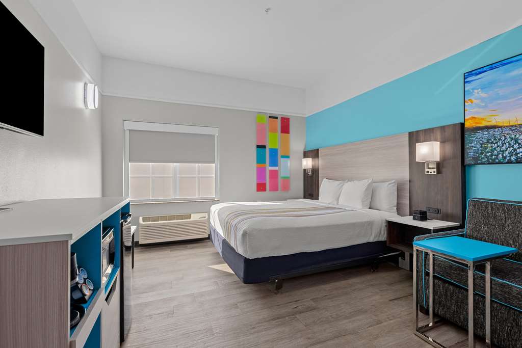 La Quinta Inn & Suites by Wyndham Raymondville - photo 62