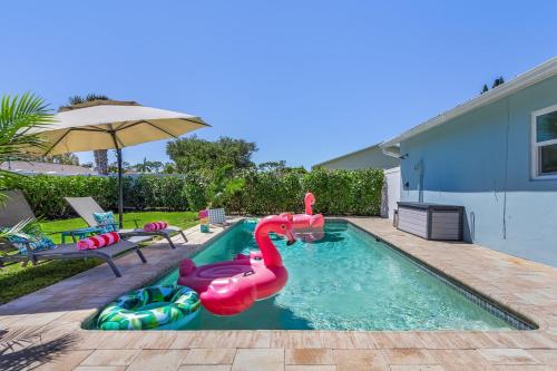 Custom Naples Pool Oasis 3BDR - carbon neutral hotel in Naples