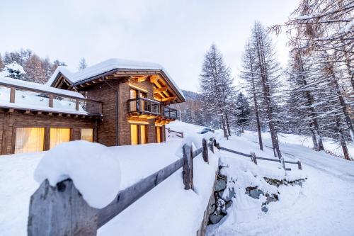 Chalet Imbosc'chè — 4-Star Luxury Hotel in Livigno, Italy
