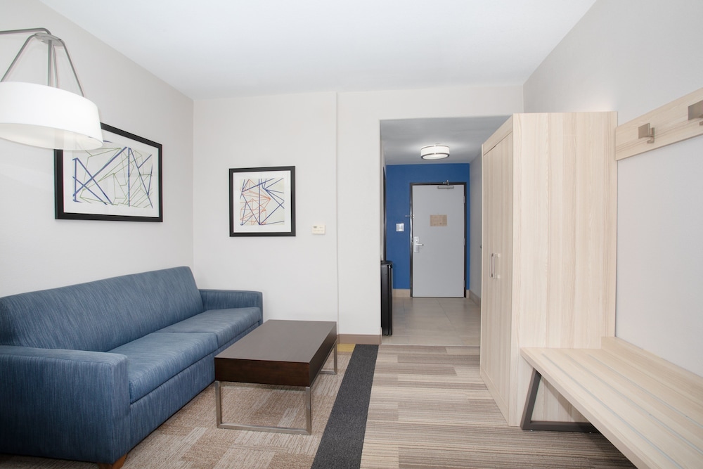 Holiday Inn Express & Suites Phoenix Glendale Sports Dist by IHG - photo 11