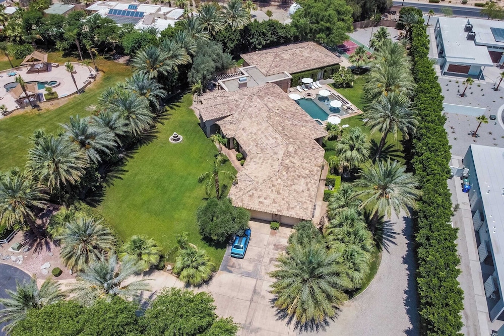 The Date Palm Estate by Avantstay Expansive Estate w Game Room Backyard Oasis w Pool & Spa - photo 54