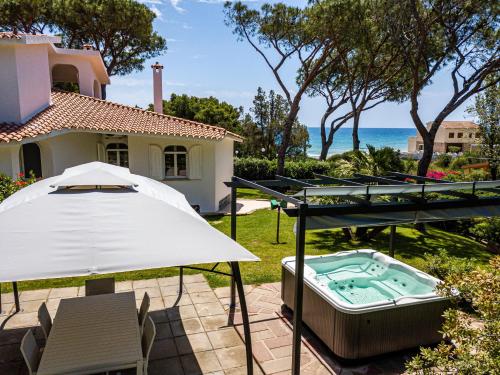 Villa Beachfront Marina — 4-Star Luxury Hotel in Pula, Italy