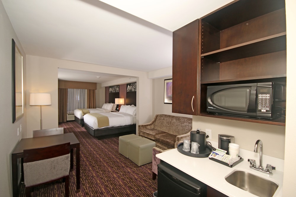 Holiday Inn Express & Suites Charlotte North by IHG - photo 3