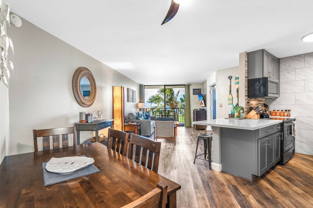 Refined Oceanfront Vistas in Kihei, United States