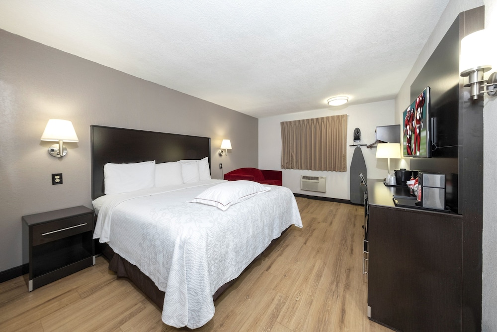 Red Roof Inn PLUS Huntsville - photo 15