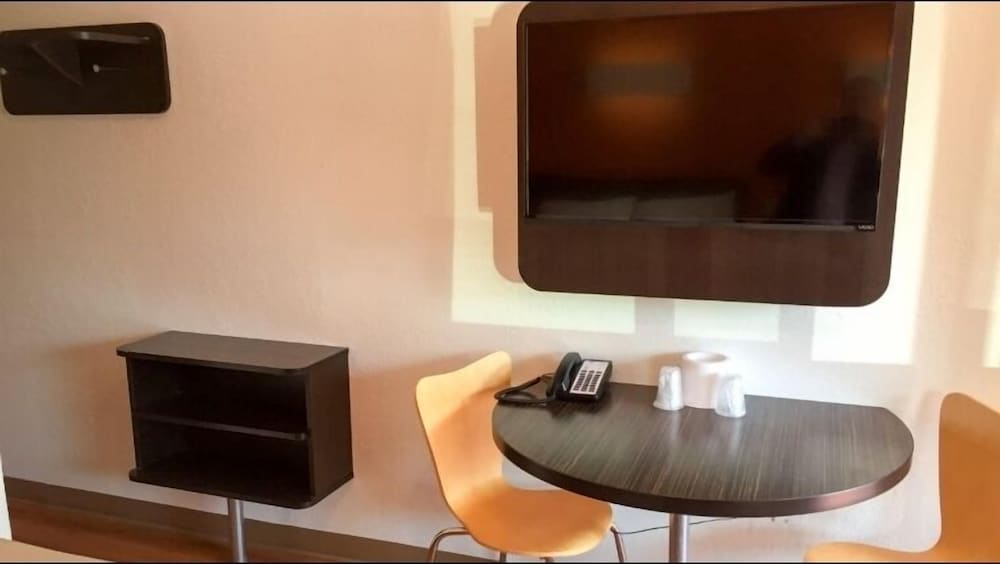 Travelodge by Wyndham Sacramento Convention Center - photo 4