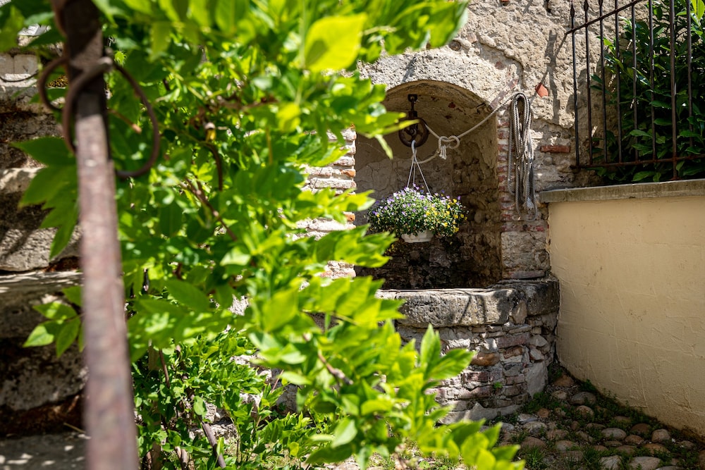 La Tour Mandot — Montluel