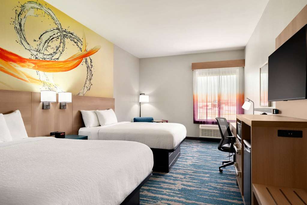 La Quinta Inn & Suites by Wyndham San Antonio Seaworld LAFB - photo 26