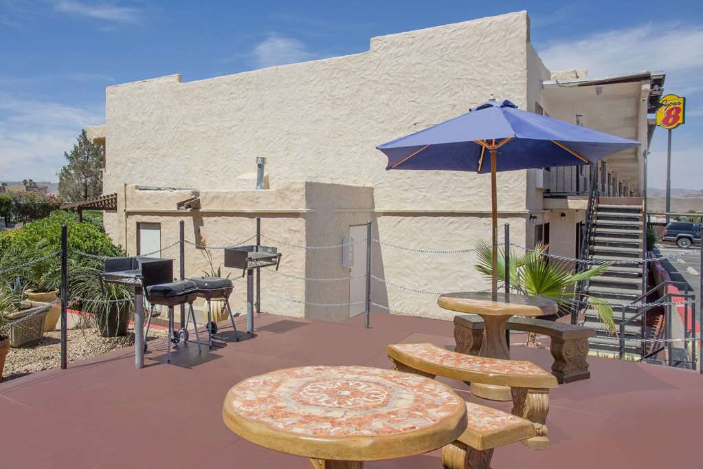 Super 8 by Wyndham Barstow - featured photo