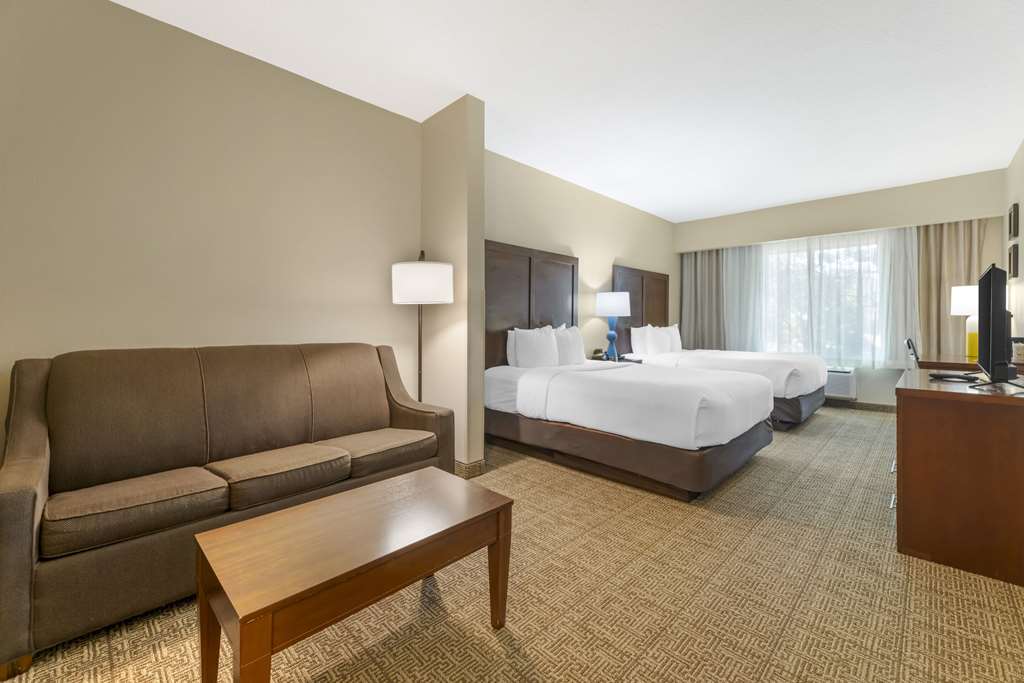 Comfort Suites Near Vancouver Mall - photo 23