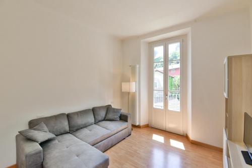 FREE PARKING Elegant Two Bedroom Apartment with Balcony — 4-Star Luxury Hotel in Cernobbio, Italy