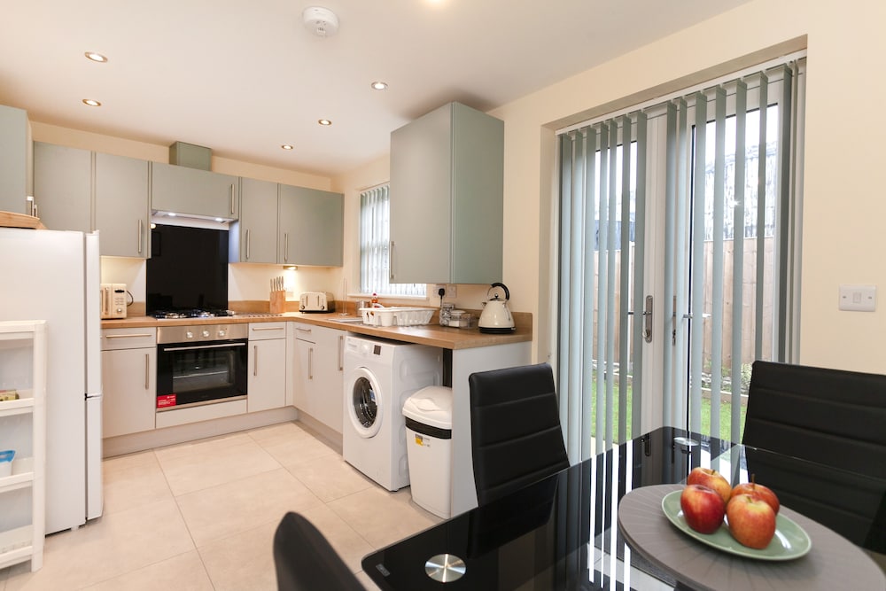 Condron 3 Bedroom House 12868949 — Worksop
