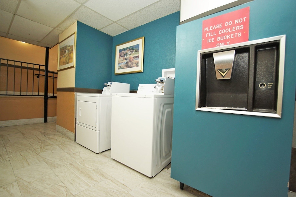 Faribault Hometown Inn & Suites - photo 20