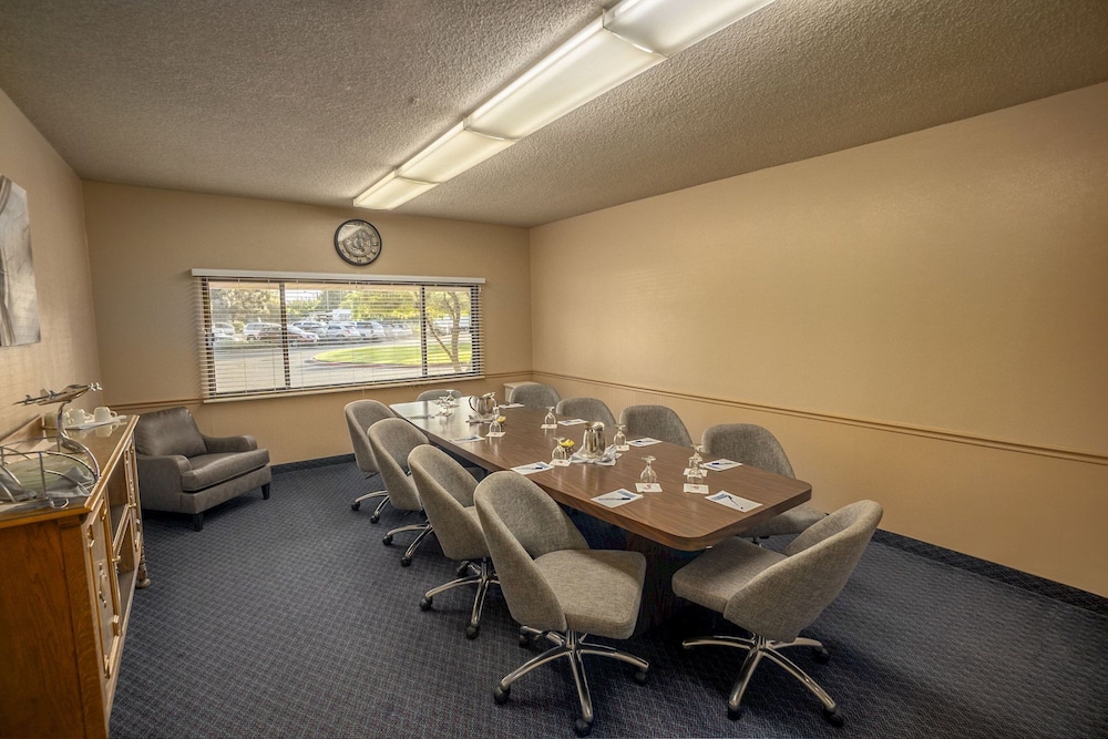 Piccadilly Inn Airport - photo 46