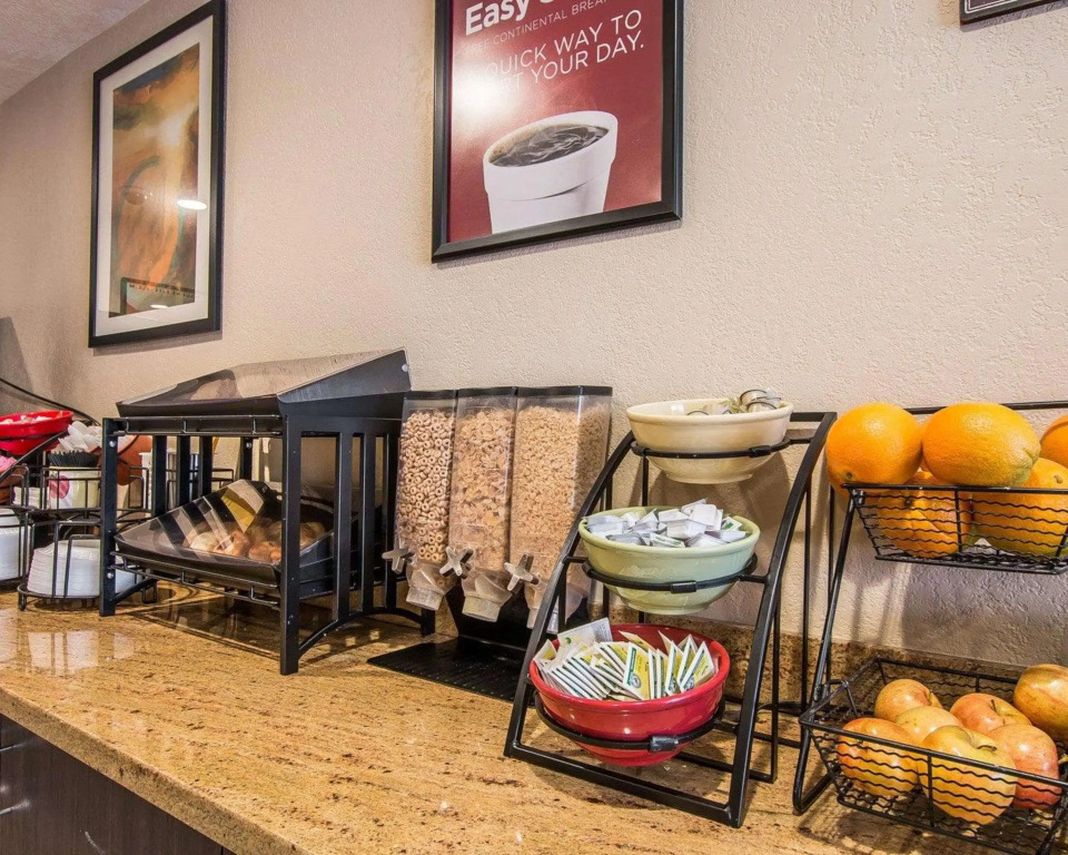 Econo Lodge Inn & Suites El Cajon San Diego East - photo 7