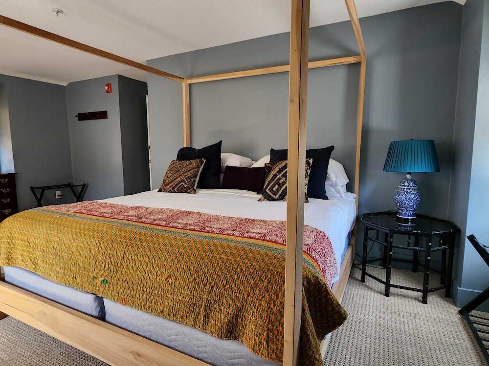 Shelter Harbor Inn - photo 10