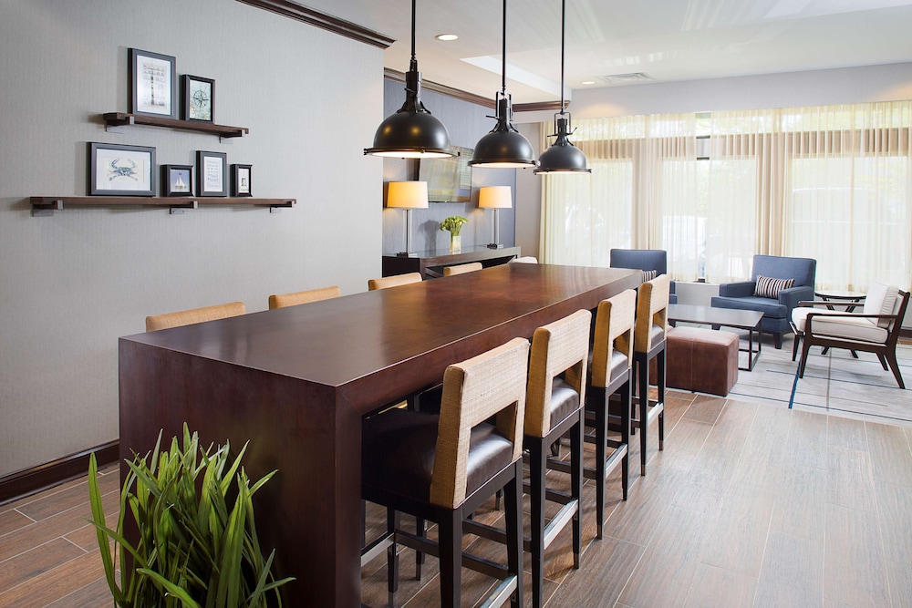 DoubleTree Hotel Baltimore BWI Airport - photo 3