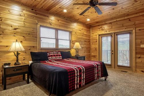 Lazy Bear Lodge Hot Tub Resort Pool WIFI 1089 FREE tickets each paid day Dollywood and More - photo 16