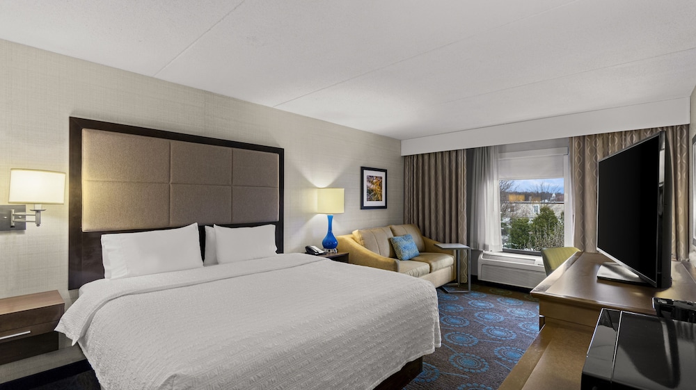 Hampton Inn Bloomington - photo 16