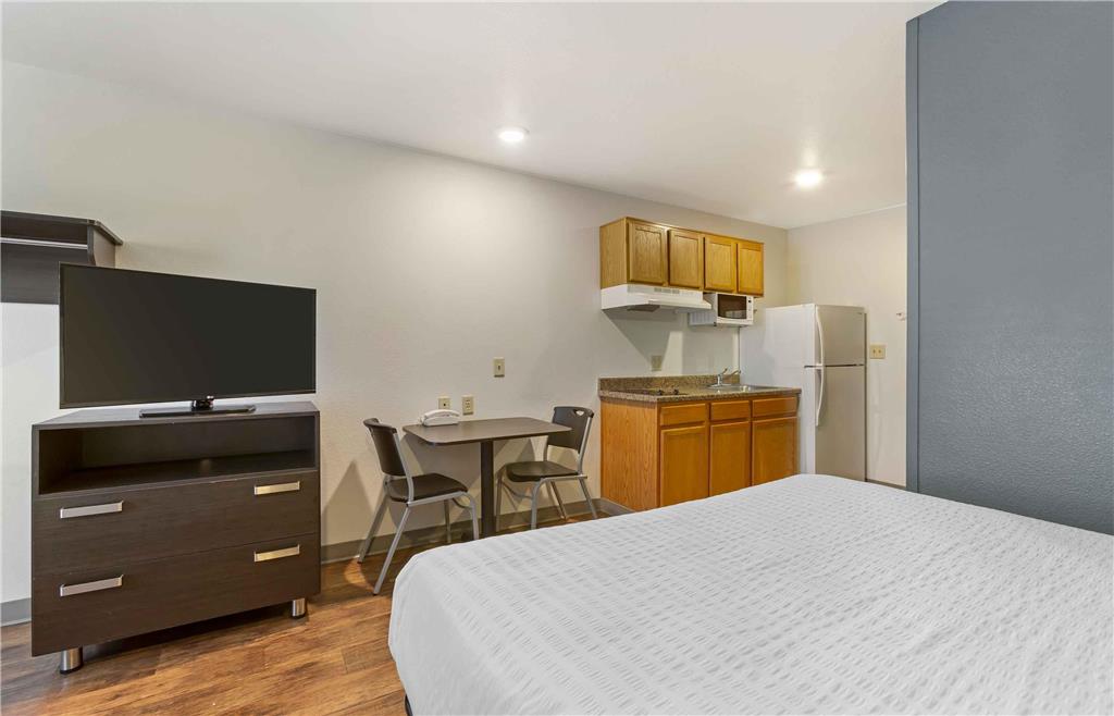 Extended Stay America Select Suites Phoenix North - photo 22