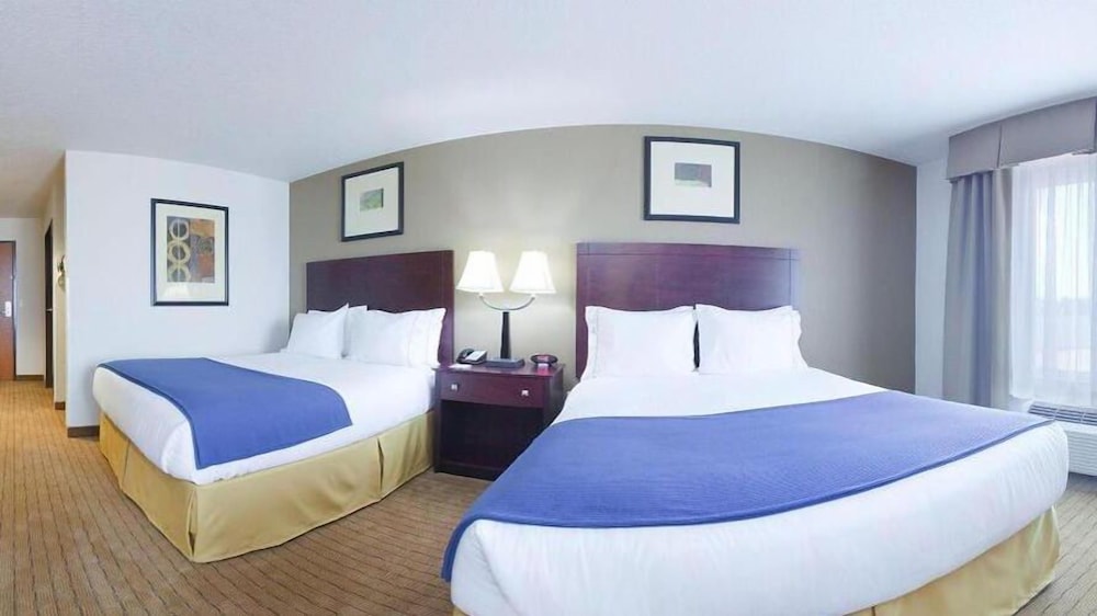 Holiday Inn Express & Suites Antigo by IHG - photo 13