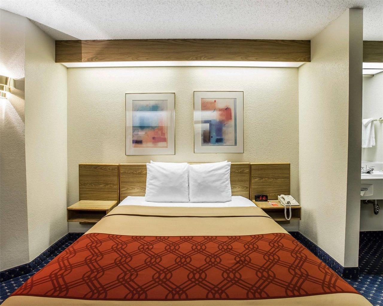 Econo Lodge Denver International Airport - photo 14