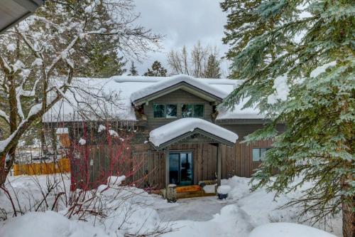 Mackinaw Manor by Casago McCall Donerightmanagement in Mccall, United States