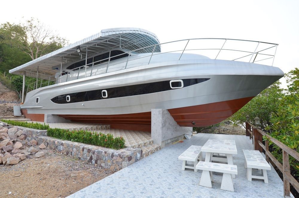 Baan Rua Resort in Tha Mai, Thailand