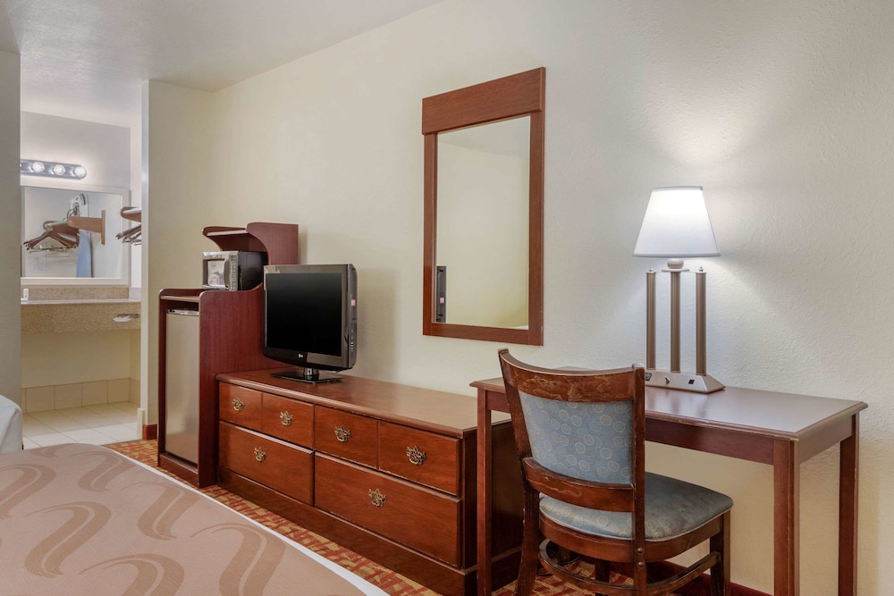 Quality Inn At Town Center - photo 32
