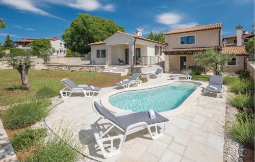 Gorgeous Home In Bale With Wifi — 5-Star Luxury Hotel in Bale, Croatia