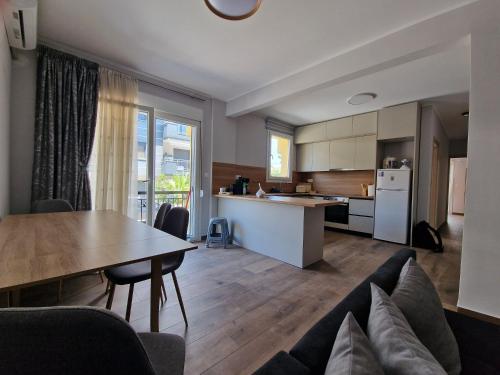 Konstantinos Apartment — 4-Star Luxury Hotel in Nea Moudhania, Greece