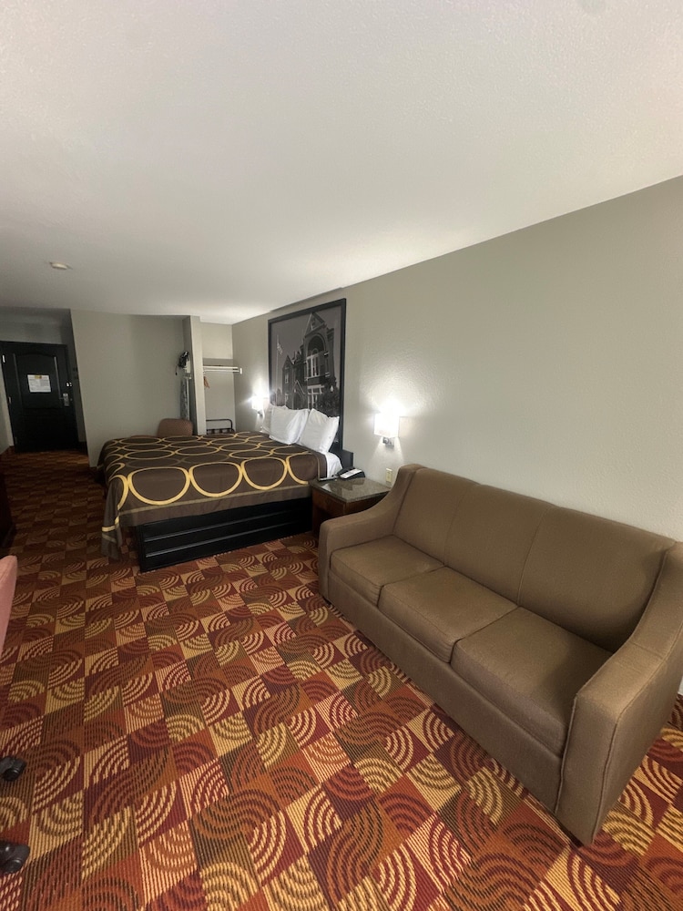 Super 8 by Wyndham Lake of the Ozarks - photo 19
