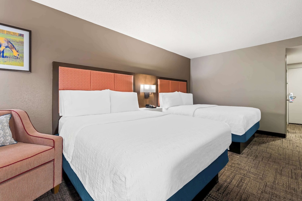 Hampton Inn Jonesboro - photo 23