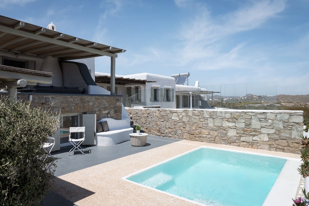 Mykonian Hills — 4-Star Luxury Hotel in Mykonos, Greece