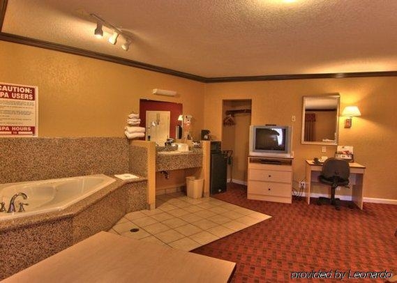 Rodeway Inn Capitol - photo 11