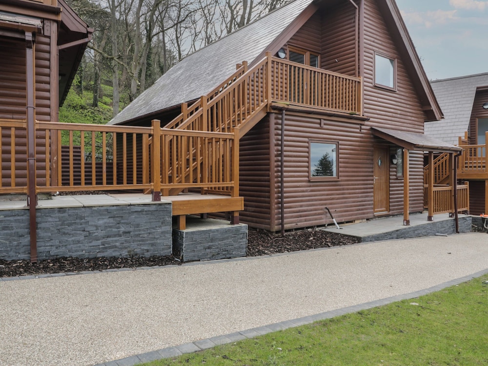 Premier Lodge 41 — 4-Star Luxury Hotel in Rhyl, United Kingdom