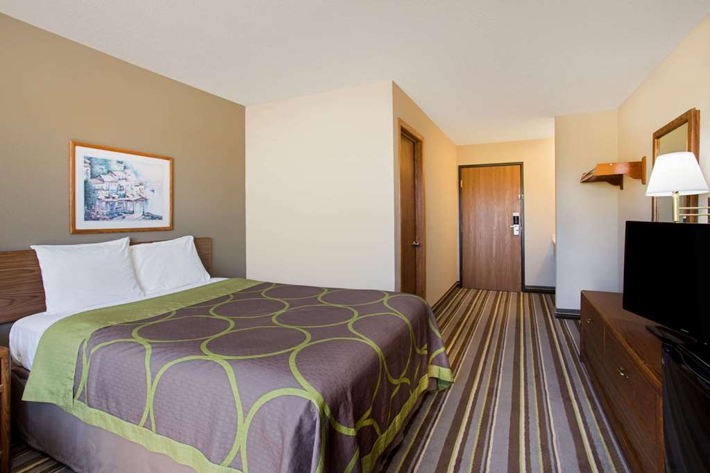 Super 8 by Wyndham Charles City - photo 7