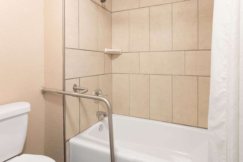 Super 8 by Wyndham Asheville Airport - photo 11